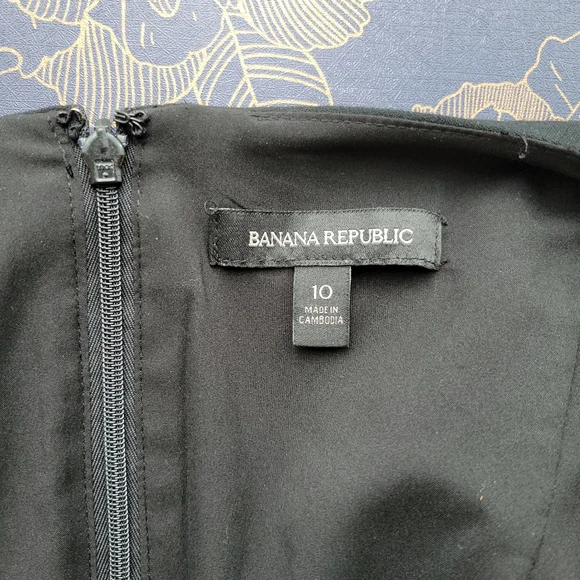 Banana Republic Black V-neck Sleeveless Dress, Size 10, Has Pockets! - Picture 6 of 7